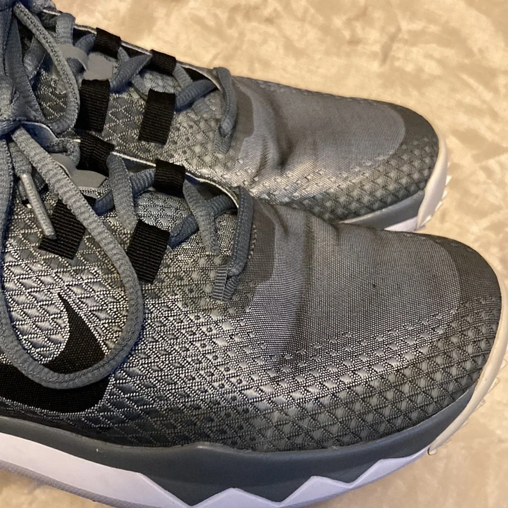 Nike excellent grey
